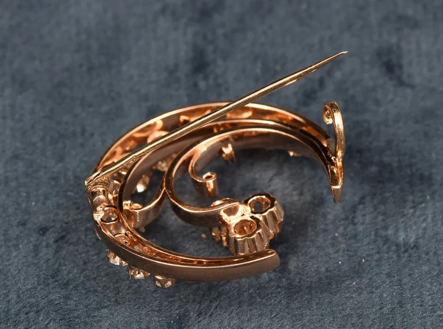 14K GOLD VICTORIAN OLD MINE CRESCENT BROOCH